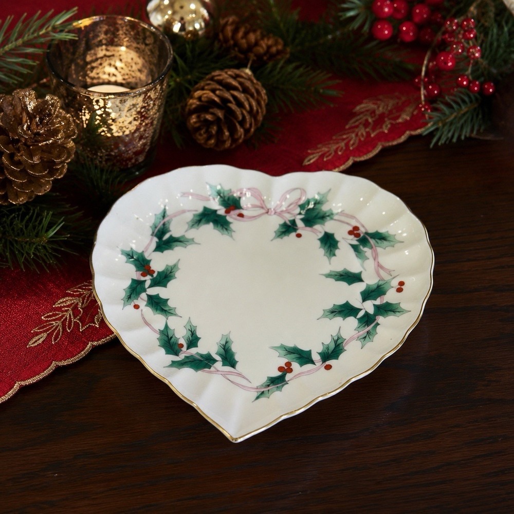 Mikasa Ribbon Holly Heart Shaped Candy Dish Bone China Japan Christmas